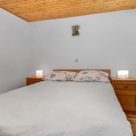 2 Bedroom Pet Friendly In Сasa de vacaciones Breza